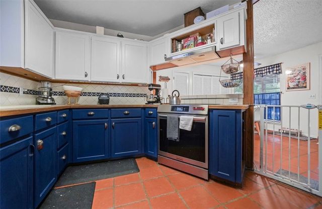 1504 Skyline Dr, Portland, TX 78374
