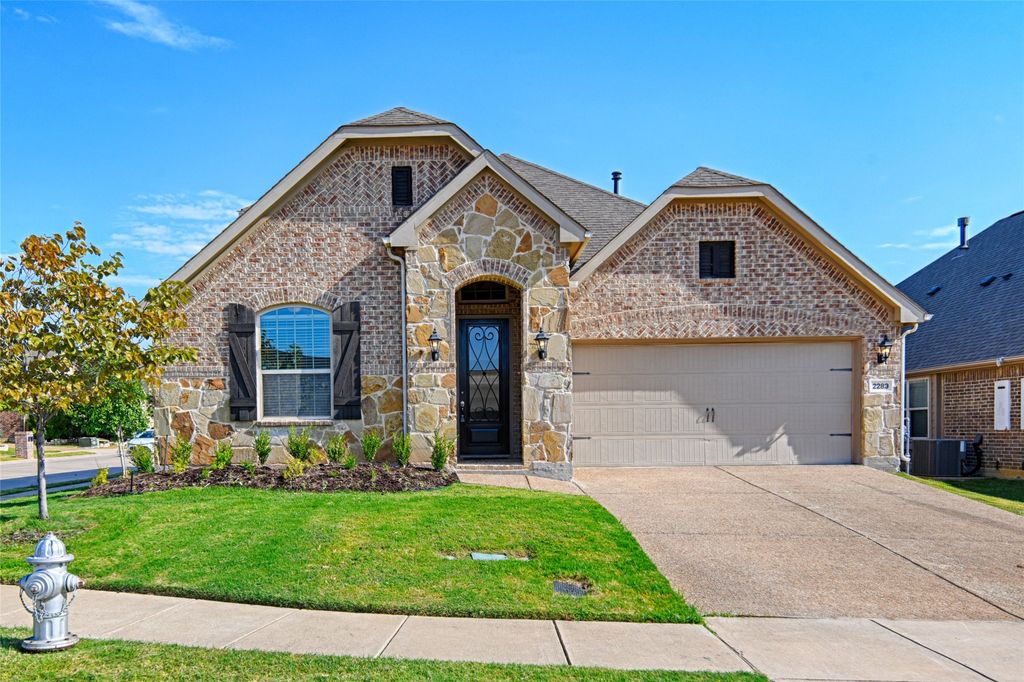 2283 Prairie Glen Street, Lewisville, TX 75056