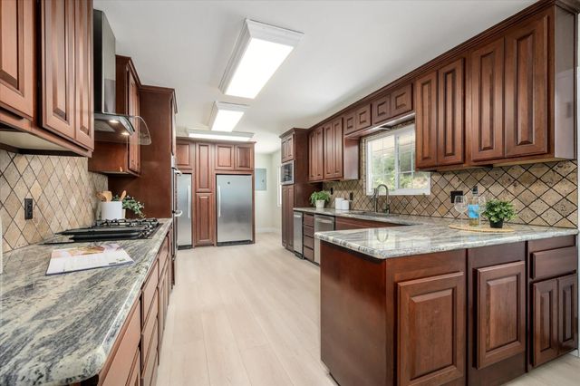 1589 Pleasant Valley Rd, Placerville, CA 95667