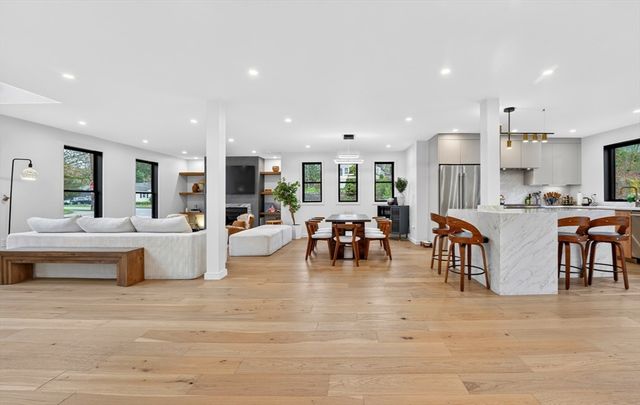 8 Noanett Rd, Needham, MA 02494