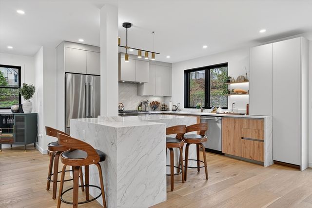 8 Noanett Rd, Needham, MA 02494