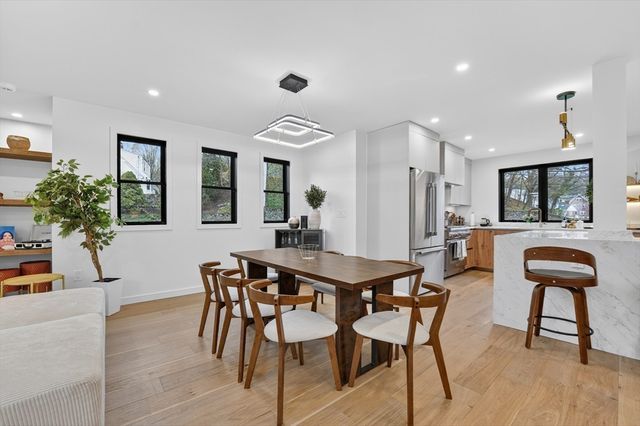 8 Noanett Rd, Needham, MA 02494