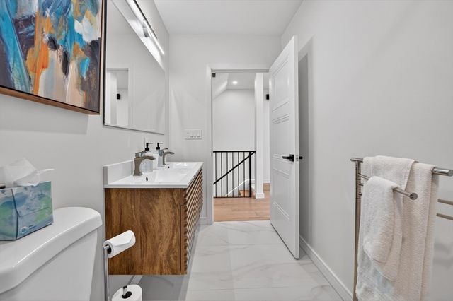 8 Noanett Rd, Needham, MA 02494