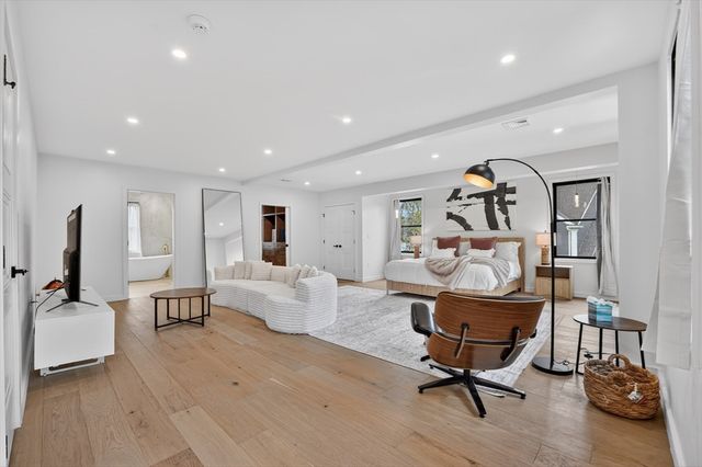 8 Noanett Rd, Needham, MA 02494