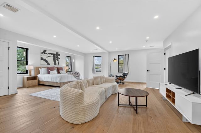 8 Noanett Rd, Needham, MA 02494