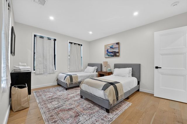 8 Noanett Rd, Needham, MA 02494