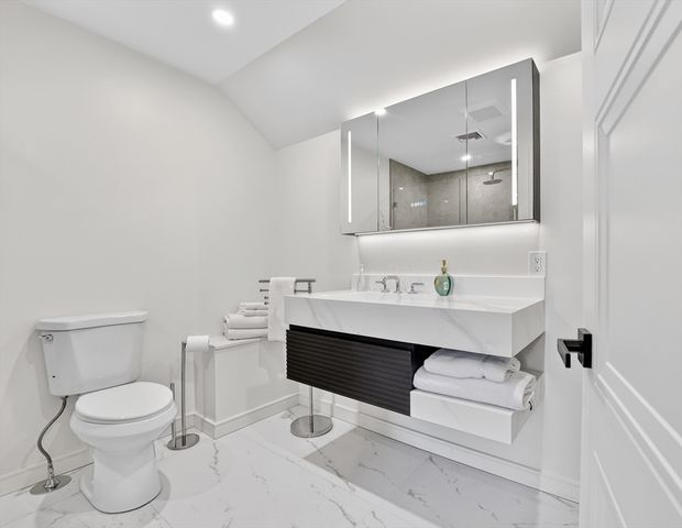 8 Noanett Rd, Needham, MA 02494