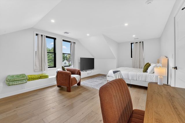 8 Noanett Rd, Needham, MA 02494