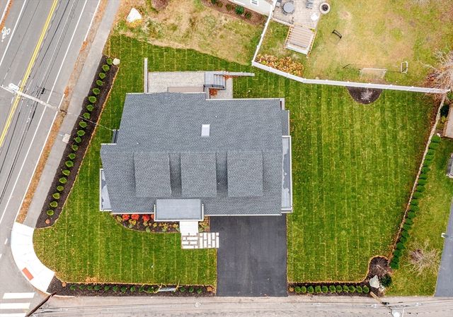 8 Noanett Rd, Needham, MA 02494