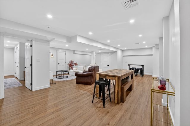 8 Noanett Rd, Needham, MA 02494