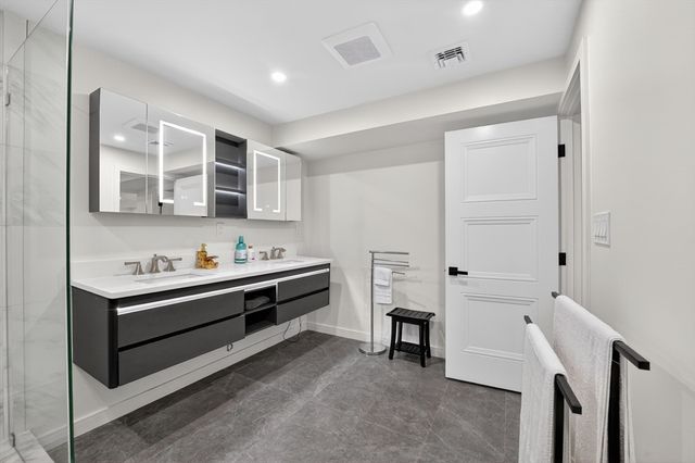 8 Noanett Rd, Needham, MA 02494