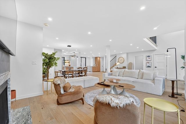 8 Noanett Rd, Needham, MA 02494