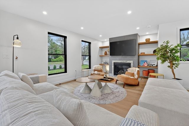 8 Noanett Rd, Needham, MA 02494