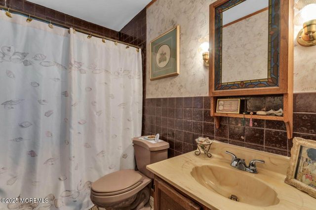 30 Winding River Drive, Toms River, NJ 08755