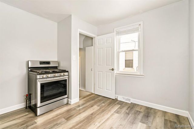 28441 Jahns Drive, Roseville, MI 48066