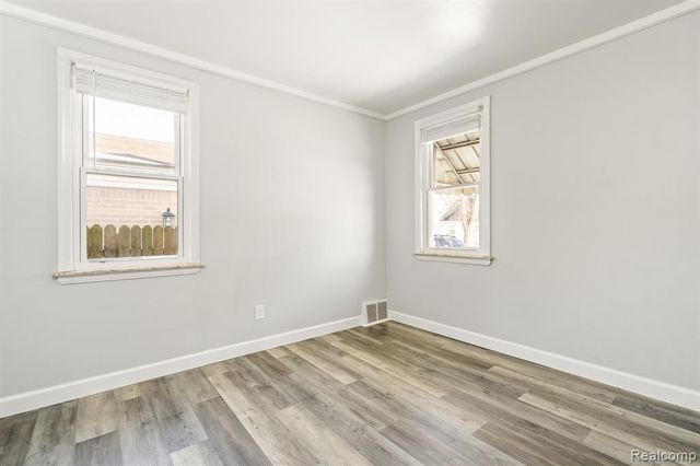 28441 Jahns Drive, Roseville, MI 48066