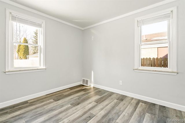 28441 Jahns Drive, Roseville, MI 48066