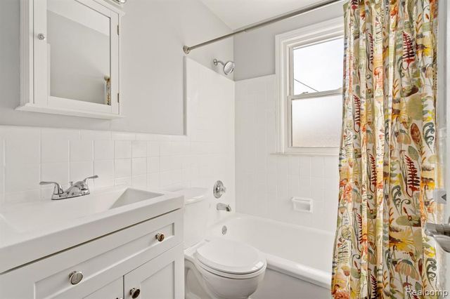 28441 Jahns Drive, Roseville, MI 48066