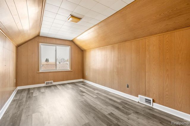 28441 Jahns Drive, Roseville, MI 48066