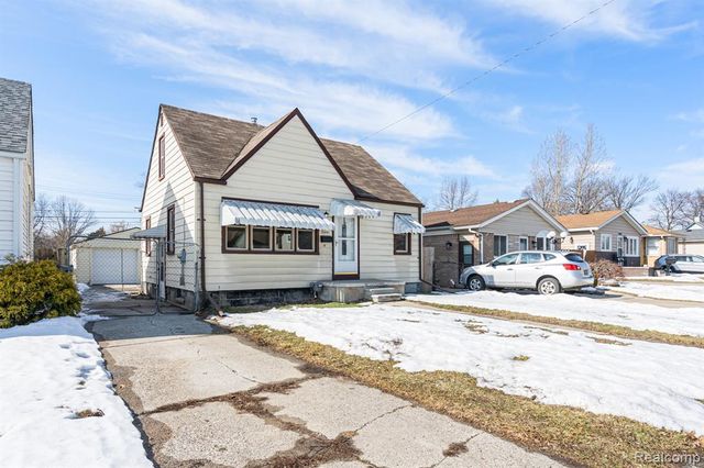 28441 Jahns Drive, Roseville, MI 48066