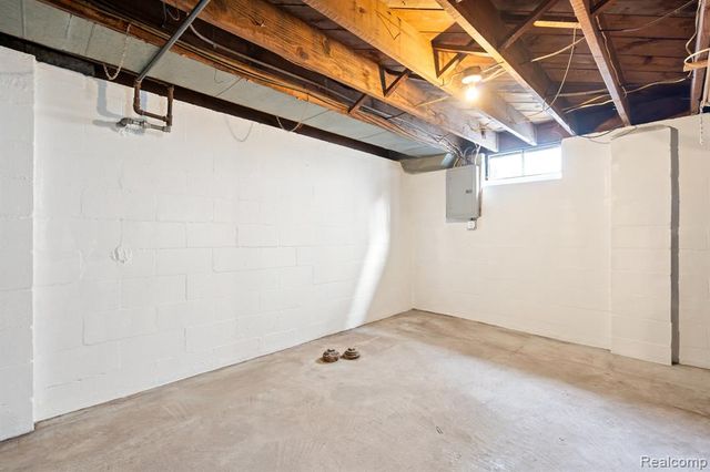 28441 Jahns Drive, Roseville, MI 48066