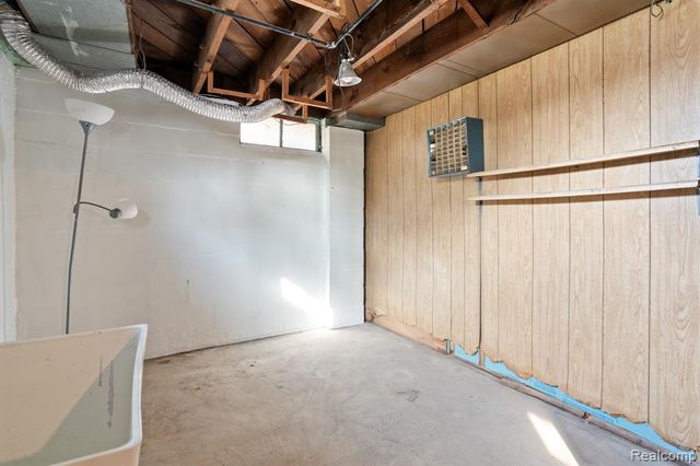 28441 Jahns Drive, Roseville, MI 48066