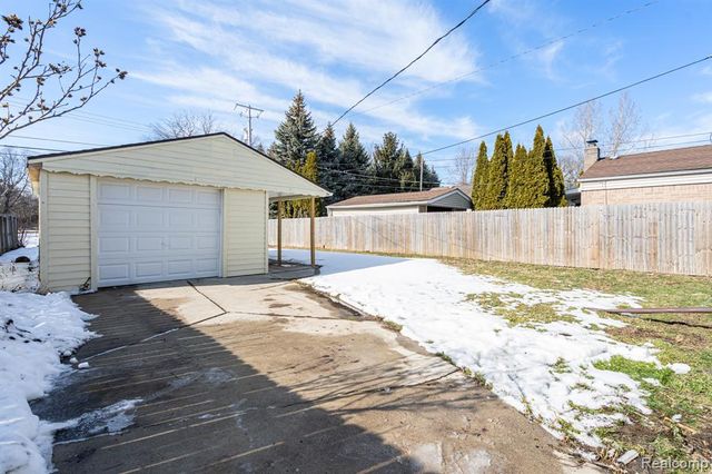 28441 Jahns Drive, Roseville, MI 48066