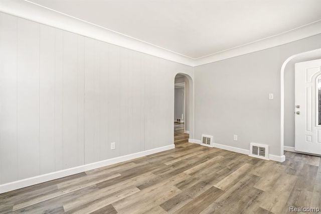 28441 Jahns Drive, Roseville, MI 48066