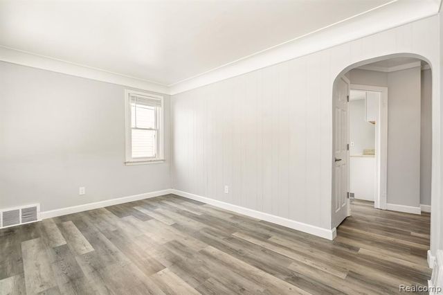 28441 Jahns Drive, Roseville, MI 48066