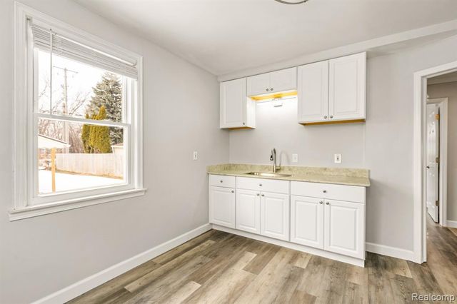 28441 Jahns Drive, Roseville, MI 48066