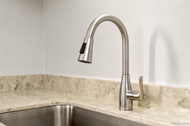 28441 Jahns Drive, Roseville, MI 48066