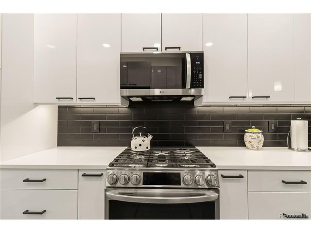 916 Ivanhoe St, Denver, CO 80220