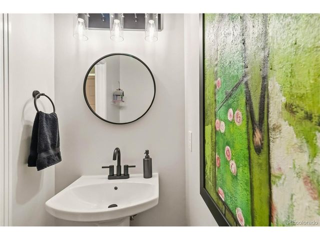 916 Ivanhoe St, Denver, CO 80220