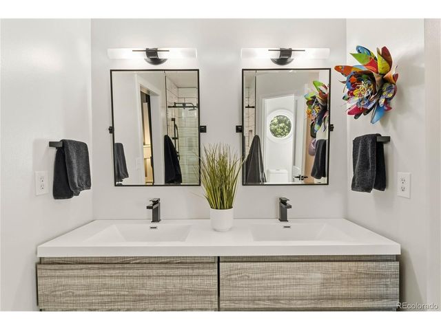 916 Ivanhoe St, Denver, CO 80220