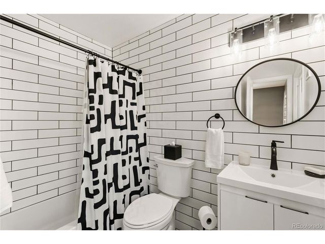 916 Ivanhoe St, Denver, CO 80220