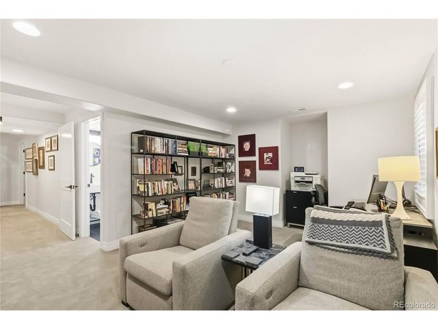 916 Ivanhoe St, Denver, CO 80220