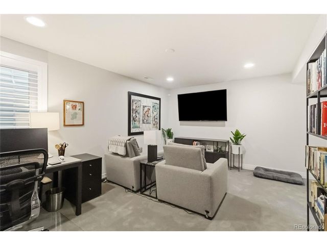 916 Ivanhoe St, Denver, CO 80220