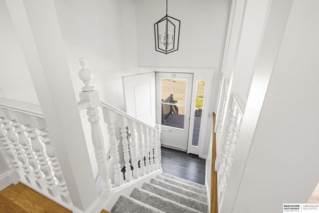 8915 Valley Street, Omaha, NE 68124