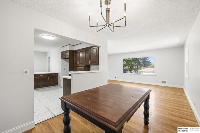 8915 Valley Street, Omaha, NE 68124