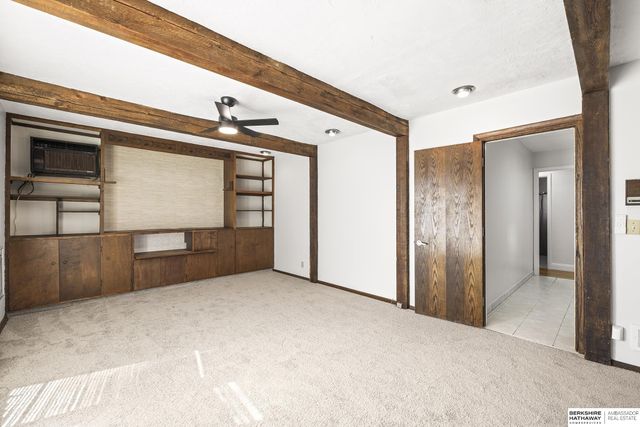 8915 Valley Street, Omaha, NE 68124