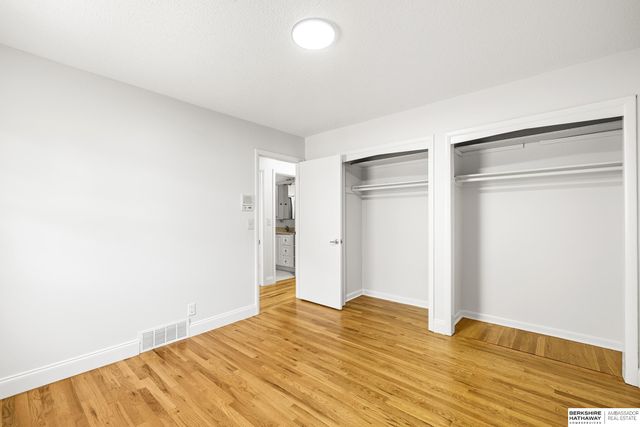 8915 Valley Street, Omaha, NE 68124