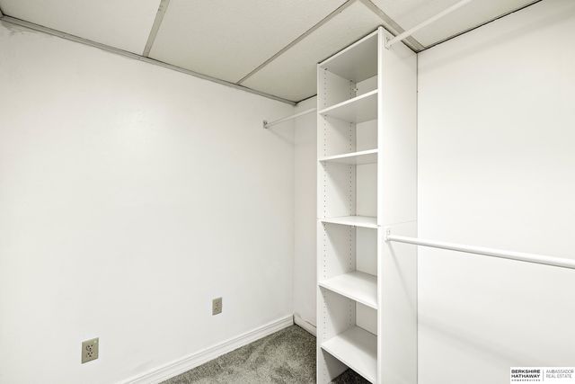 8915 Valley Street, Omaha, NE 68124