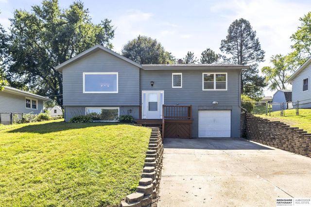 8915 Valley Street, Omaha, NE 68124