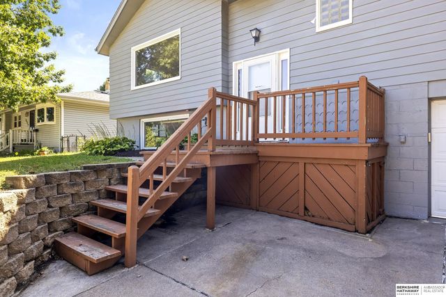 8915 Valley Street, Omaha, NE 68124