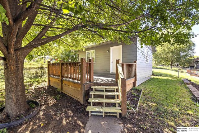 8915 Valley Street, Omaha, NE 68124