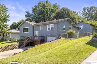 8915 Valley Street, Omaha, NE 68124