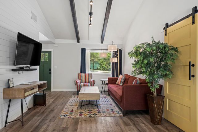 12635 Live Oak LN, Buda, TX 78610