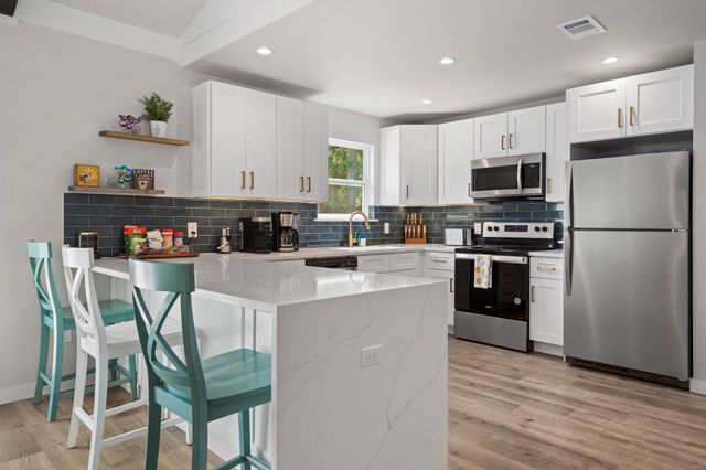 12635 Live Oak LN, Buda, TX 78610