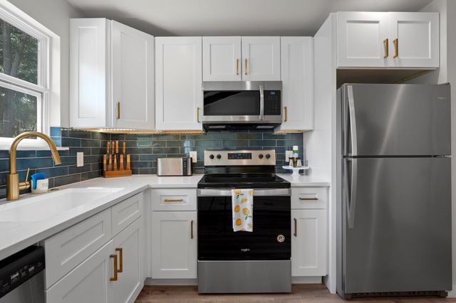 12635 Live Oak LN, Buda, TX 78610