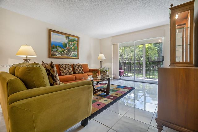 5900 NW 44th St 202, Lauderhill, FL 33319